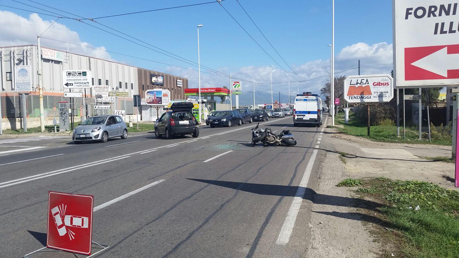 Cagliari, tamponamento in viale Marconi: ferito motociclista