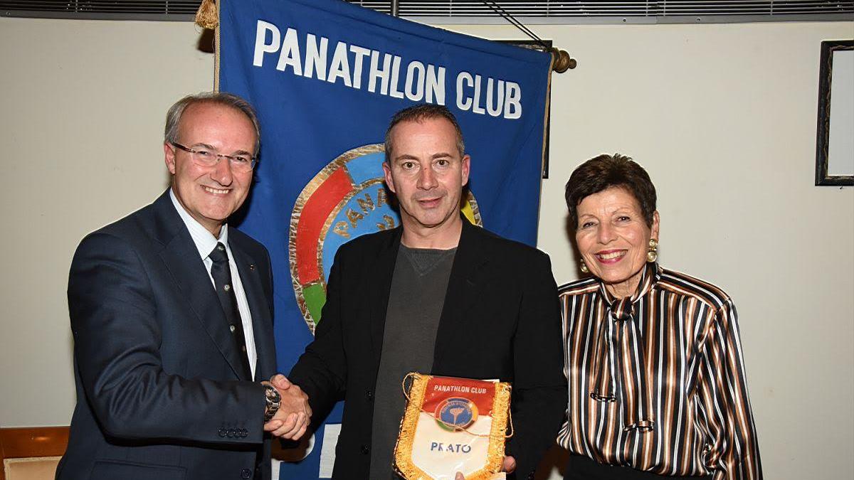 Il pluricampione del Mondo di sci master Mauro Lapucci fra Pasquale Petrella e Carla Pitigliani