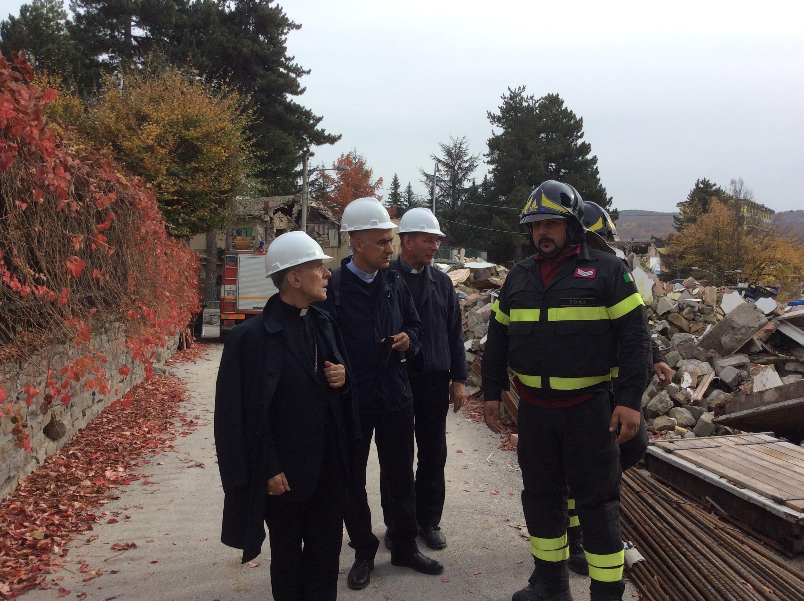 L'arcivescovo Ignazio Sanna a Amatrice