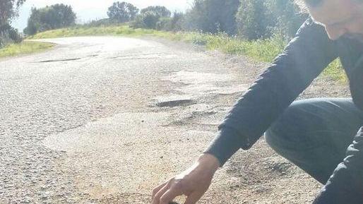 La buca di via Mincio che è all'origine dell'incidente