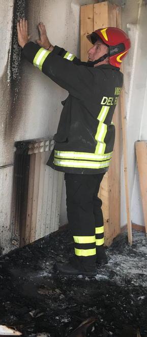 Incendio nella ditta, in due all’ospedale 