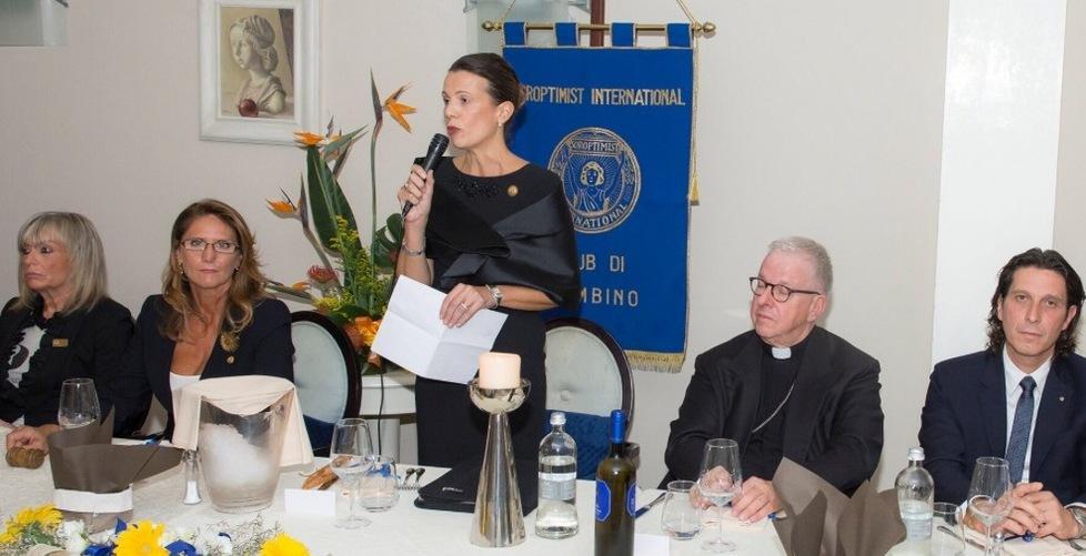 Campana Soroptimist passata a Lucia Rossi