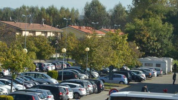 Sosta in periferia, poi le navette