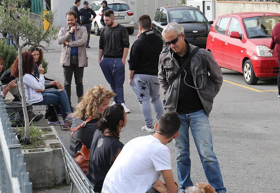 Sit-in continuo alla casa dell’aguzzino 