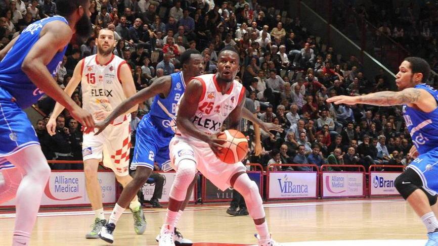Ronald Moore durante la gara contro l'Enel Brindisi (Foto Gori)
