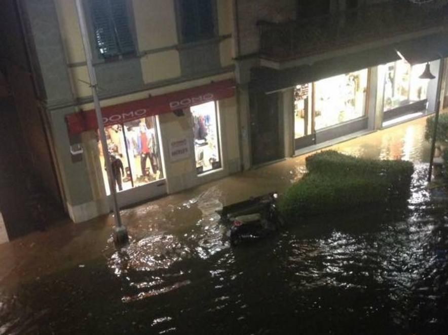 Un’immagine di corso Roma trasformato in torrente (Foto da Facebook)