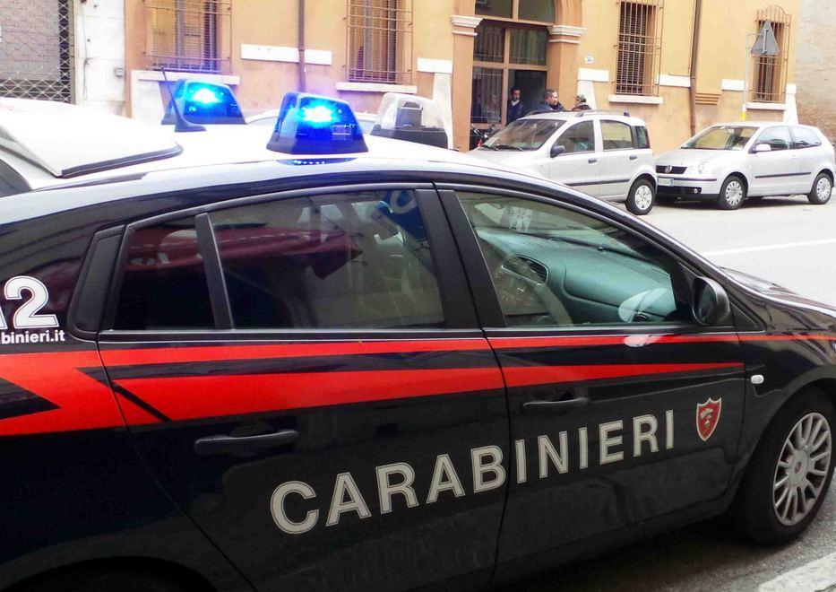 Spunta la cocaina al controllo e lui picchia due carabinieri