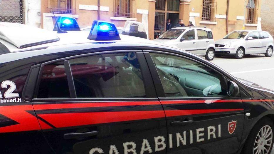 Spunta la cocaina al controllo e lui picchia due carabinieri