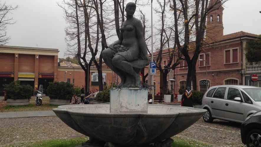 «Rimettiamo la statua di Flora nel cuore di piazza Garibaldi»