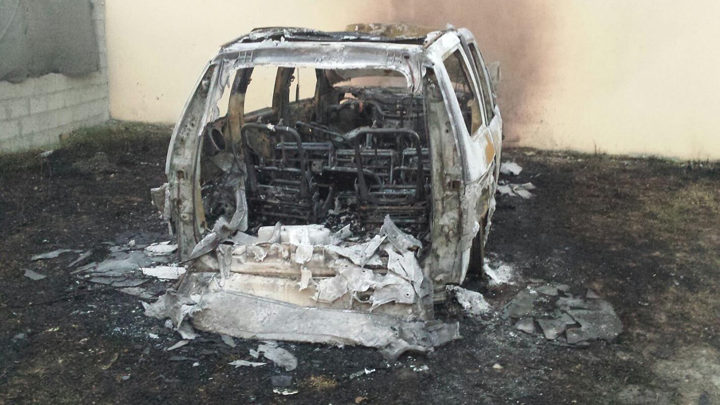 L'auto incendiata in via Marceddì