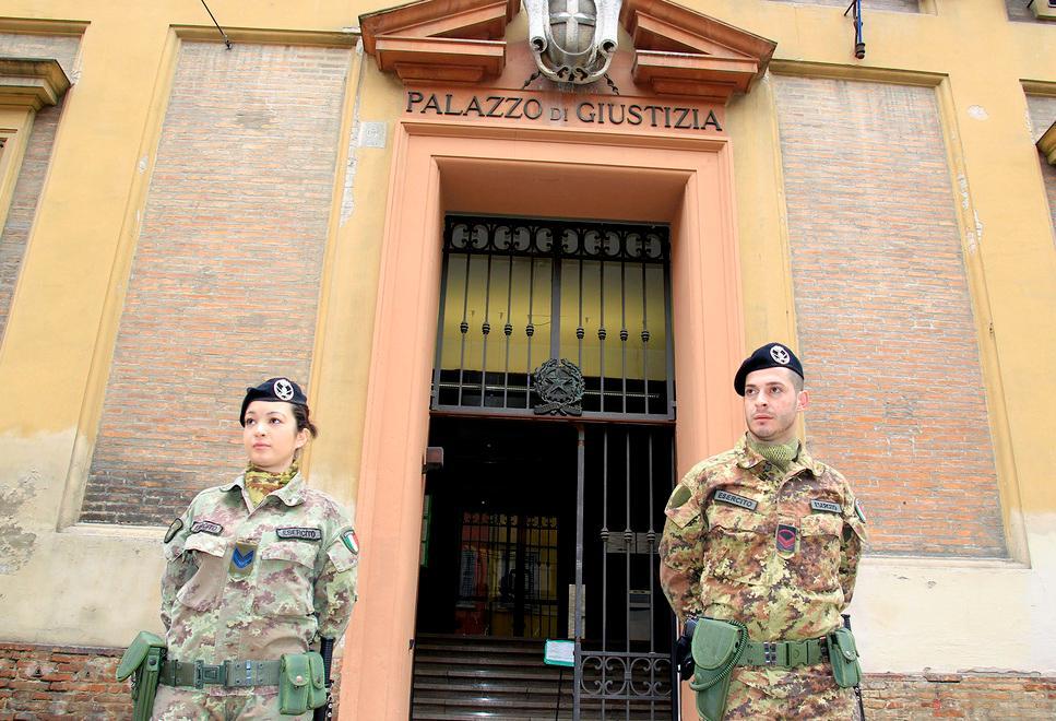 Carpi. Cento messaggi per notte: allontanato molestatore 