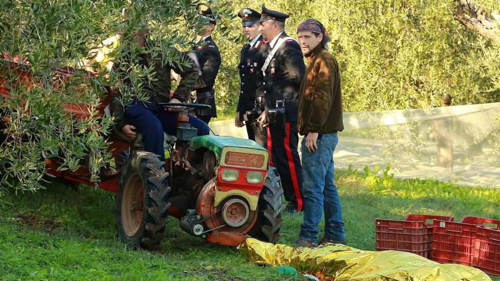 Muore schiacciato dal motocoltivatore