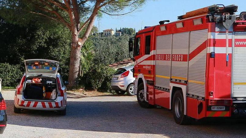 Muore schiacciato dal trattore mentre raccoglie le olive