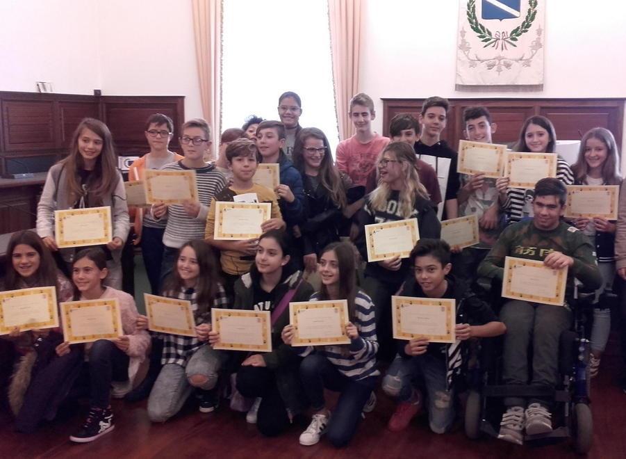 I ragazzi dicono cosa non va nelle scuole 