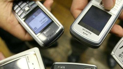 Pugno in faccia a uno studente per prendergli il cellulare