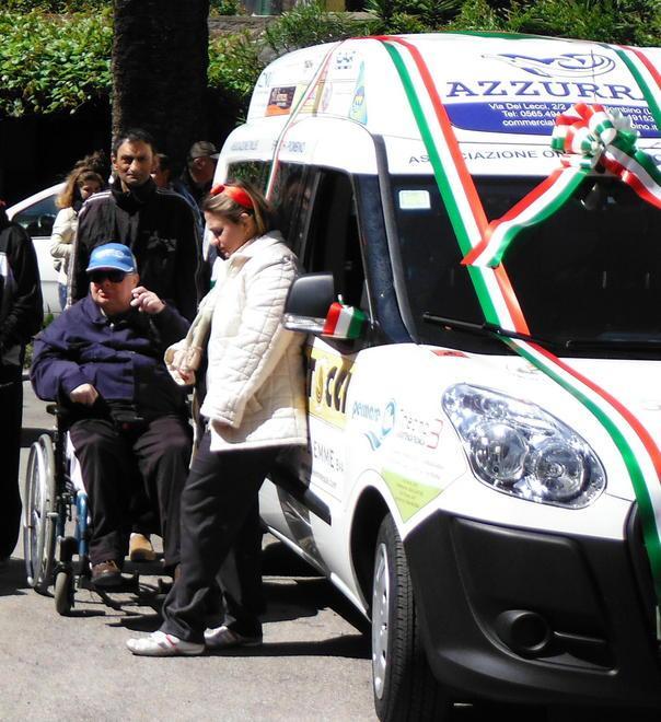 S’inaugurano due mezzi per non autosufficienti 