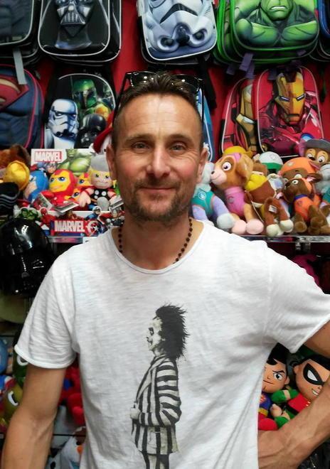 Furto di maglie e pupazzi il bottino di 10mila euro 
