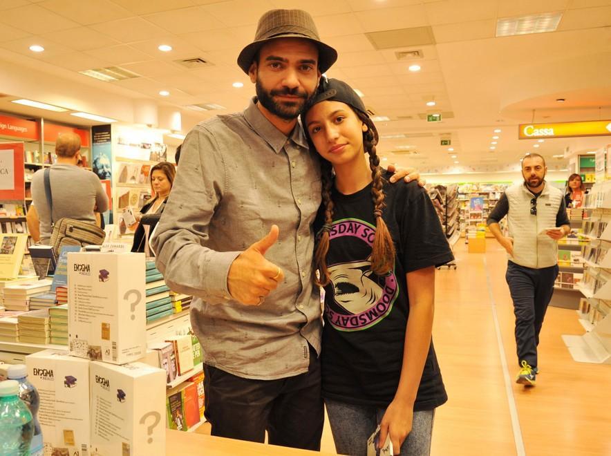 En?gma, metti un selfie con il rapper di casa 