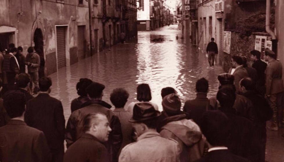La città invasa dal fango raccontata 50 anni dopo con gli occhi del reporter