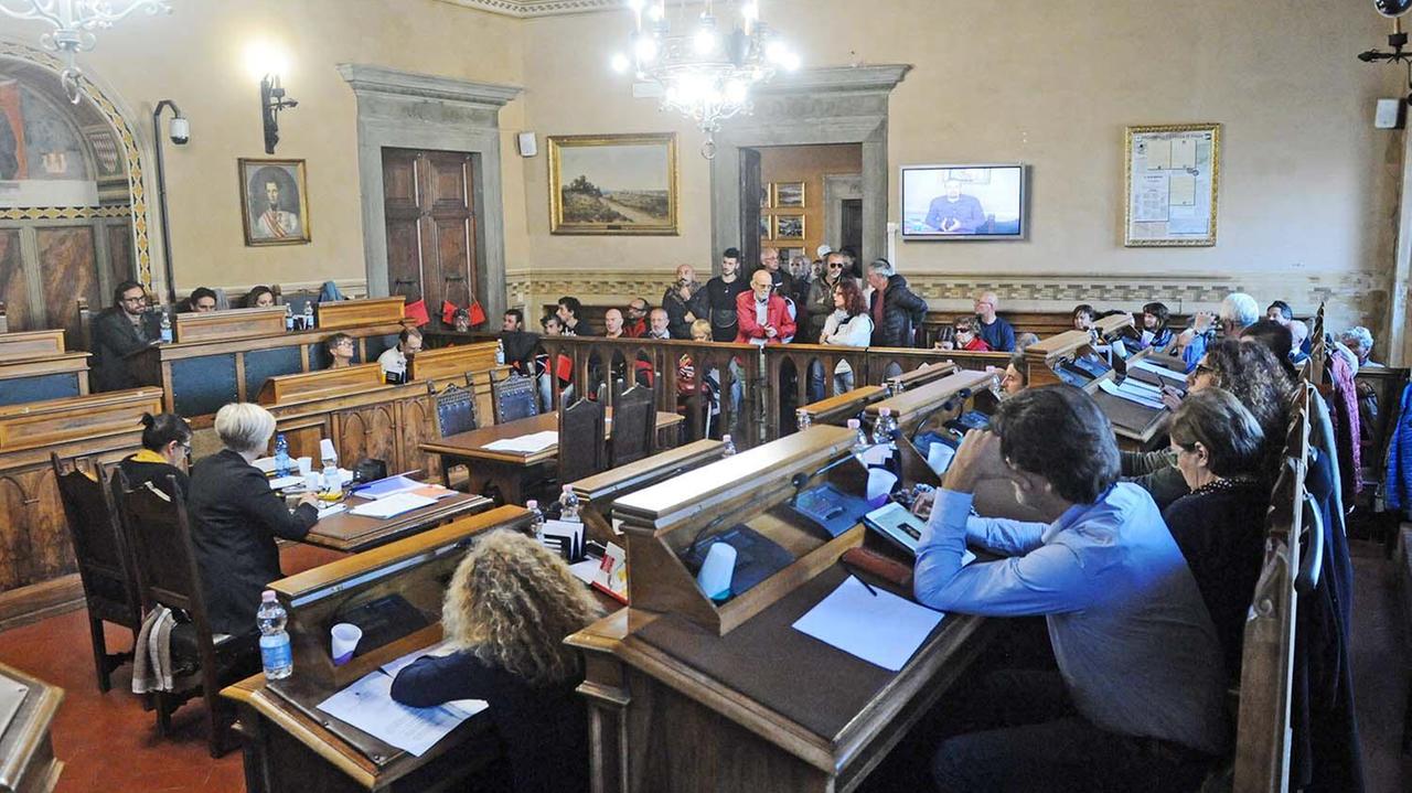 Il consiglio comunale sulla Variante Aferpi (foto Paolo Barlettani)