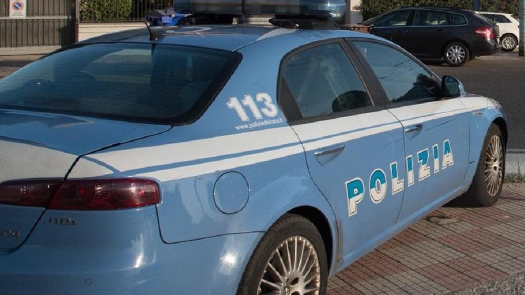 Beccato in auto mentre sniffava cocaina a Cagliari