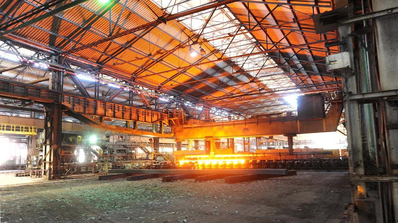 Il treno rotaie dello stabilimento Aferpi (foto PaBar)