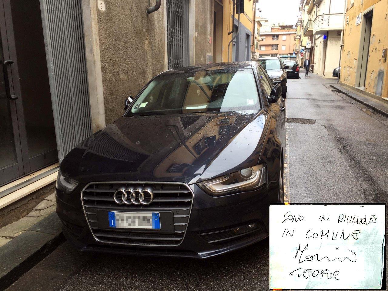 L’auto blu di Marconcini “pizzicata” lo scorso anno nelle strisce gialle con un foglietto scritto a mano