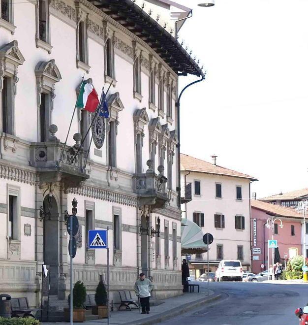 Impiegata derubata della borsa in Comune È il terzo caso e il sindaco corre ai ripari
