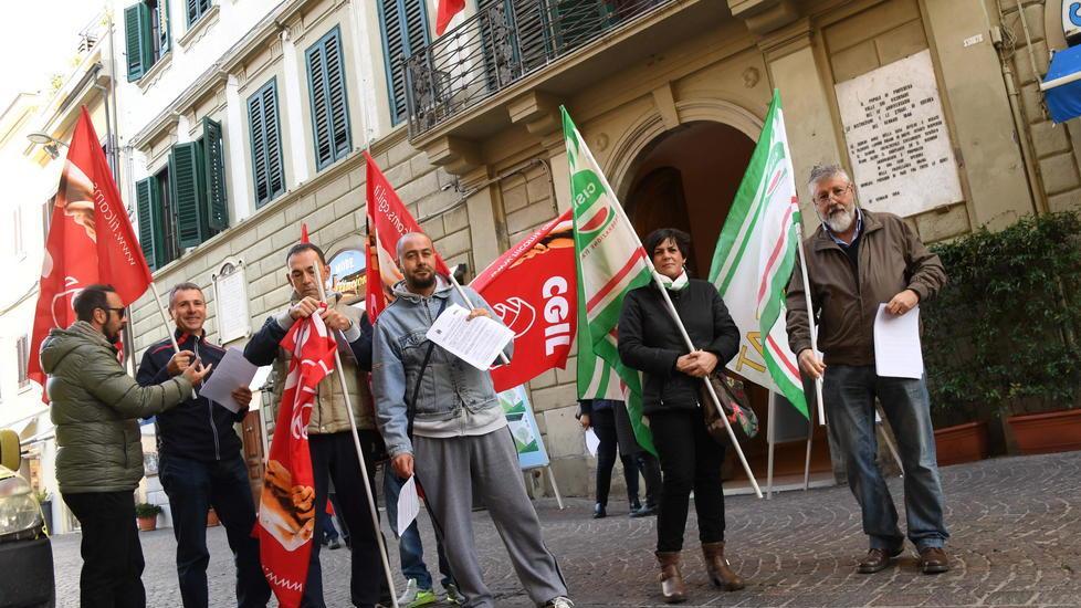 Esuberi tra gli addetti del porta a porta