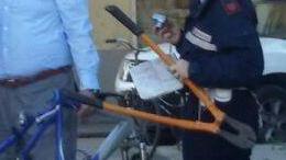 Rimossi 22 scheletri di biciclette in centro