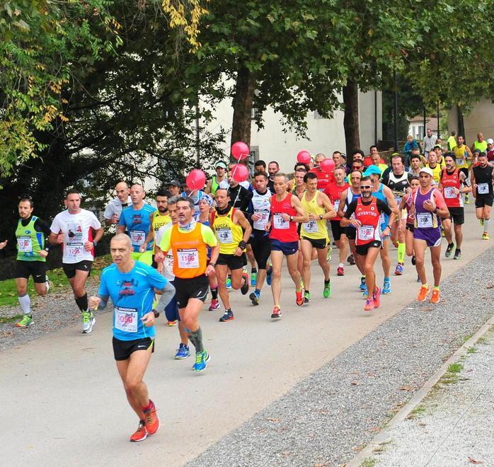 Le staffette si scambiano l’oro 