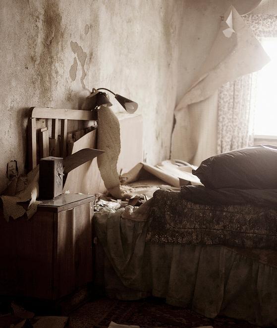 L’ex fabbrica si riempie di centinaia di immagini