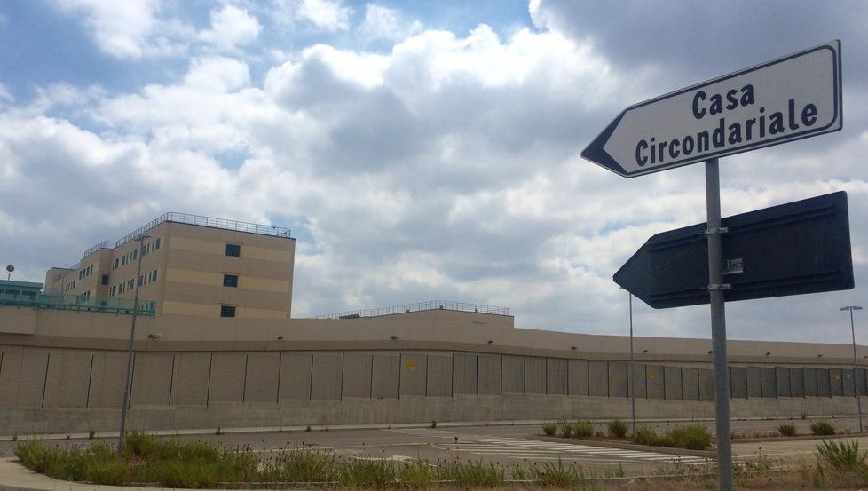 Rientra dal permesso con la droga 