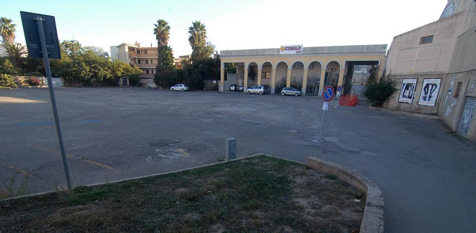 Mercato comunale e super parcheggio: il cantiere è fermo 