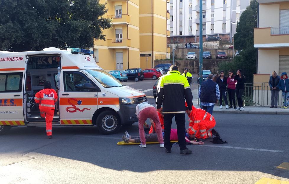 Viale Costituzione, donna investita