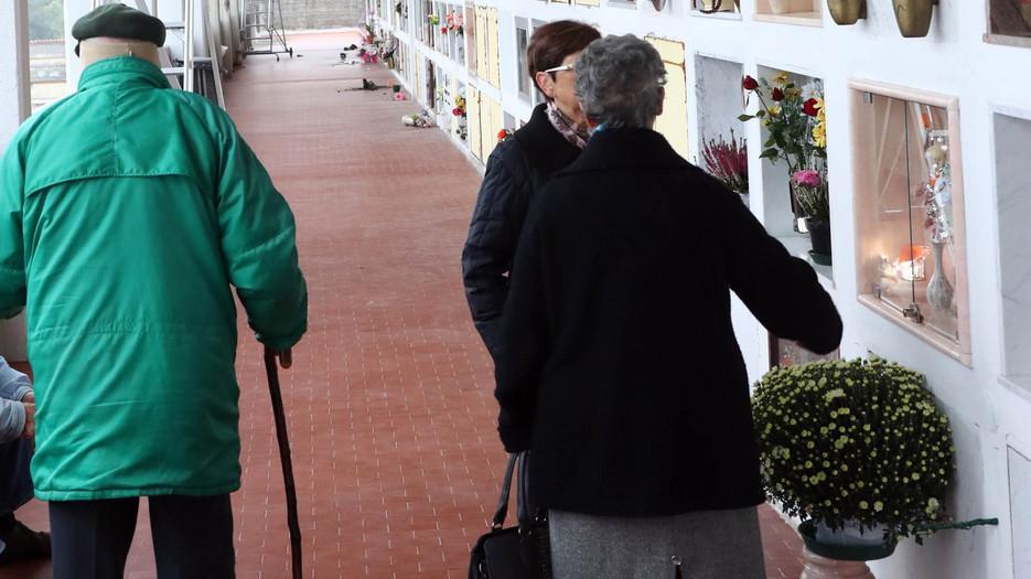 «Furti sulla tomba di mio marito»