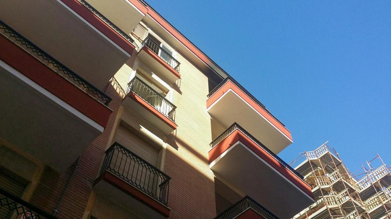 La palazzina in cui è scoppiato l'incendio (foto Mario Rosas)