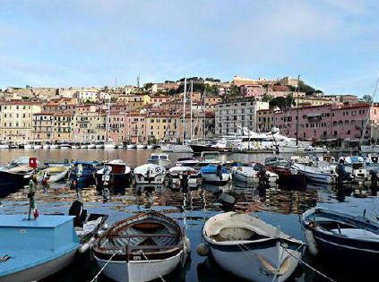 Pescatore muore annegato nella darsenetta 