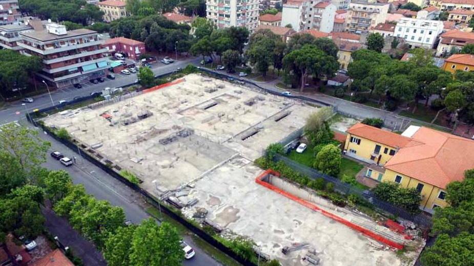 A Marina il turista c’è l’albergo invece è rarità