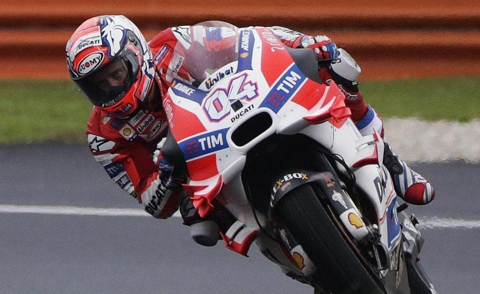 Dovizioso in pole a Sepang con Vale e Lorenzo 