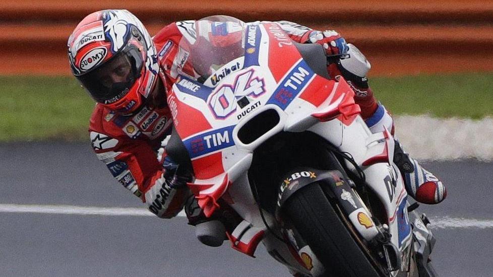 Dovizioso in pole a Sepang con Vale e Lorenzo