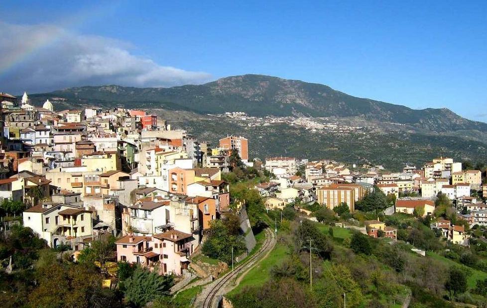 Nuovi spazi verdi in piazza delle Mimose 