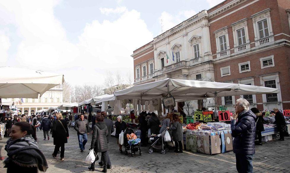 Martedì il mercato Venerdì i banchi sono a San Pietro