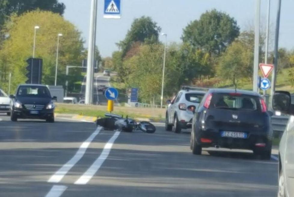 Motociclista resta ferito