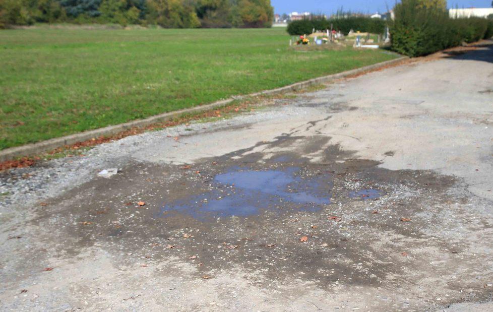 «I vialetti per le tombe sono pieni di buche» 