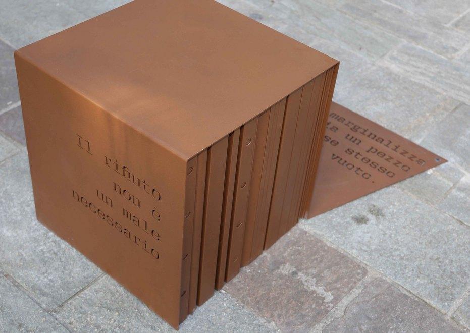 In piazza Secchi tre nuove “sedute” per l’integrazione 