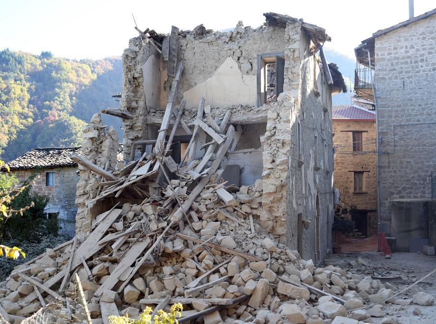 Terremoto, la testimonianza di un vigile del fuoco sassarese: "Ero in auto, tremava tutto"