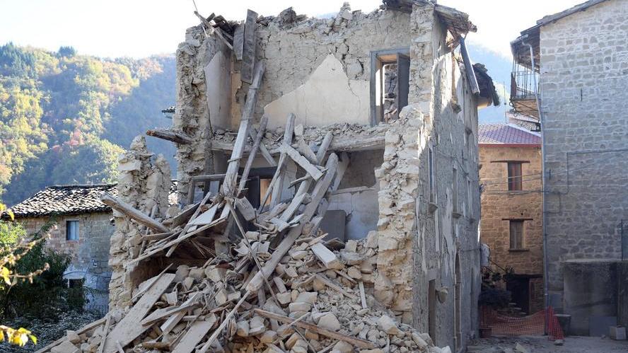 Terremoto, la testimonianza di un vigile del fuoco sassarese: "Ero in auto, tremava tutto"