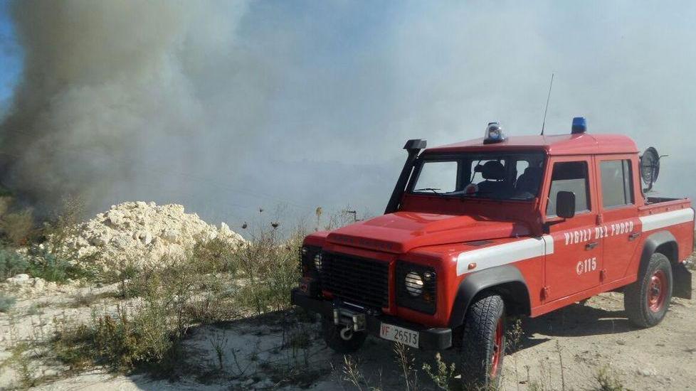 Sassari, domenica di fuoco in tutta la provincia