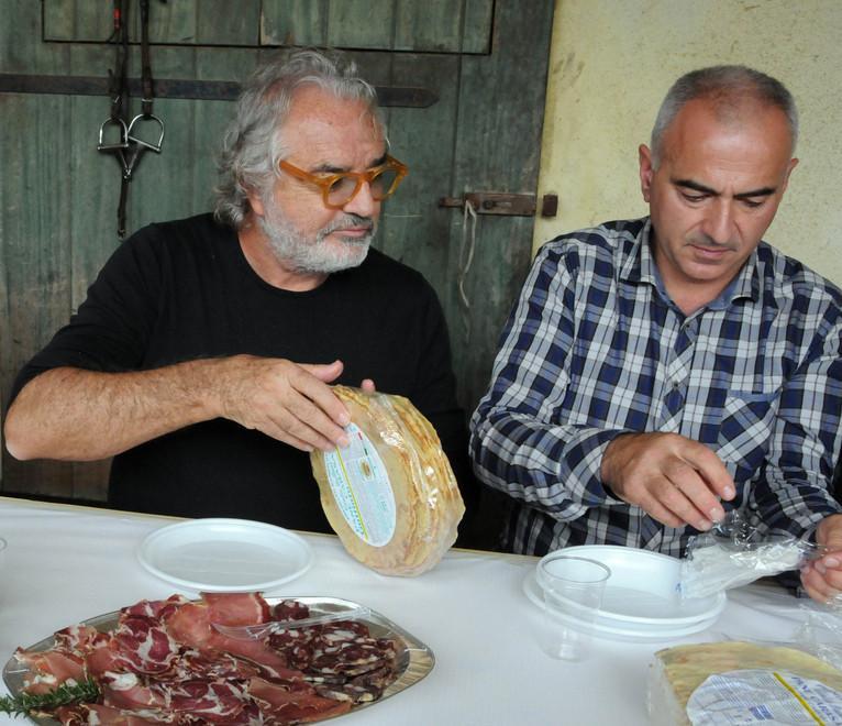 Bitti, la cura Briatore funziona: ora tutti vogliono il pecorino 